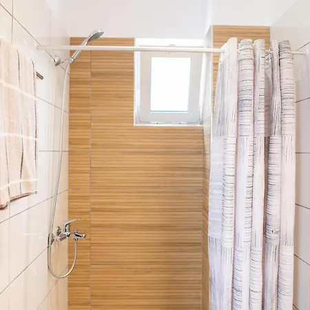 1 Bedroom Lambisea * Kosz